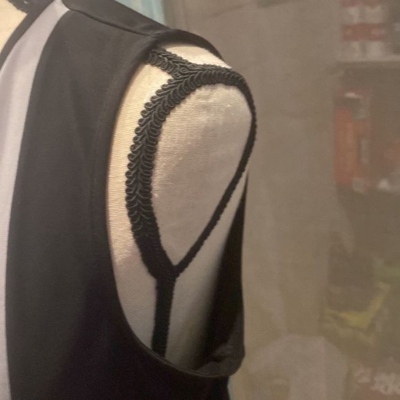 Calvin Klein sleeveless top - Picture 3 of 9